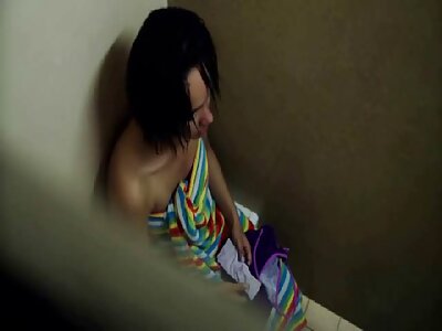 Kotone Aisaki dando pornodoido madrasta uma punheta gostosa e um pouco de bj